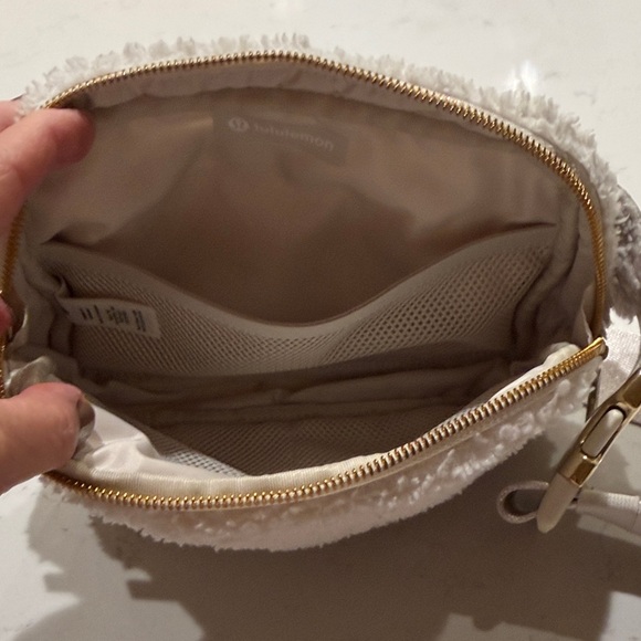 lululemon athletica Off-White Sherpa Crossbody Bag - Picture 7 of 10